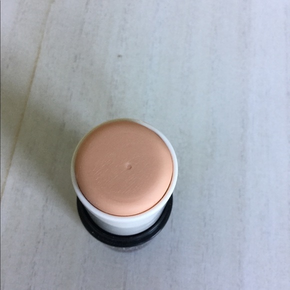 🖤NWOT Benefit 15 Hour Primer🖤 - Picture 4 of 5